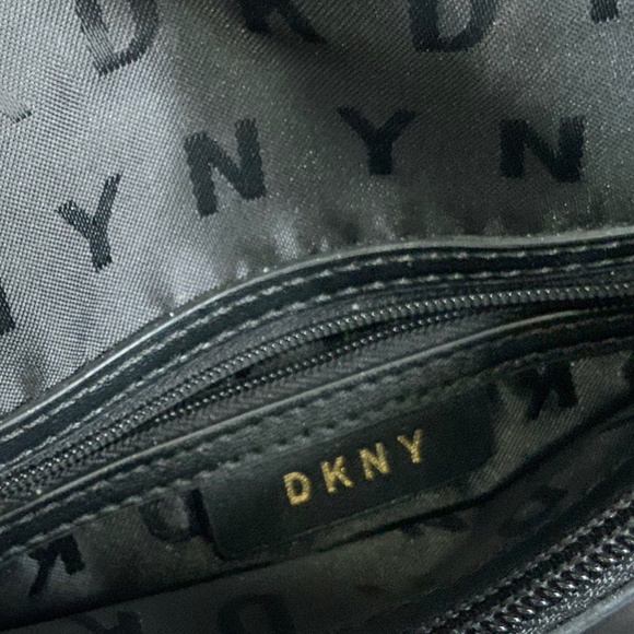 DKNY BRYANT PARK SAFFIANO LEATHER CROSSBODY BAG - Picture 7 of 9